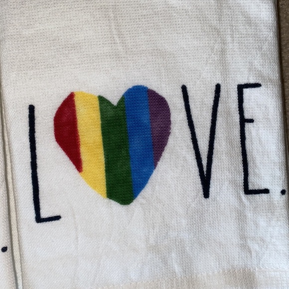 NEW Rae Dunn love/pride/heart/rainbow towel set - Picture 2 of 3